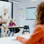 Sinnbildliche Darstellung von KI im Unterricht an einer Volkshochschule